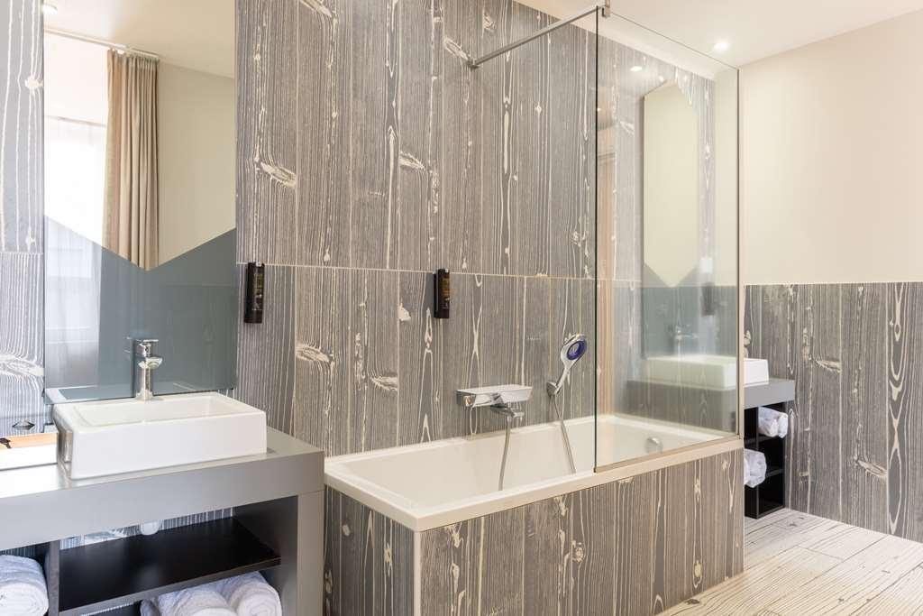 Hotel The Originals Boutique Le Lion *